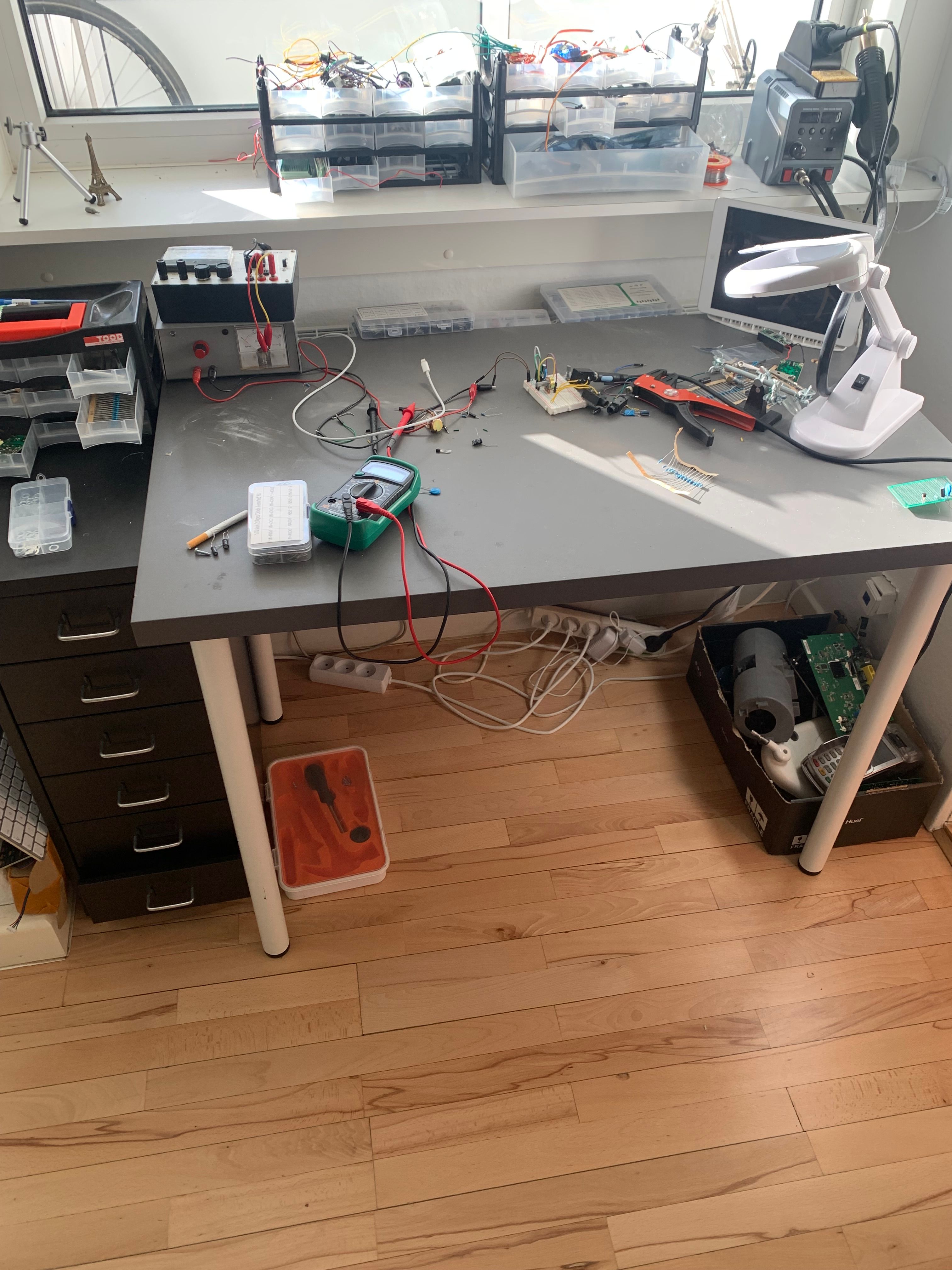 The electronics corner, 2023